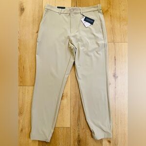 Mizzen + Main Joggers Men’s Size 36 Slim Helmsman Performance Beige Logo NWT